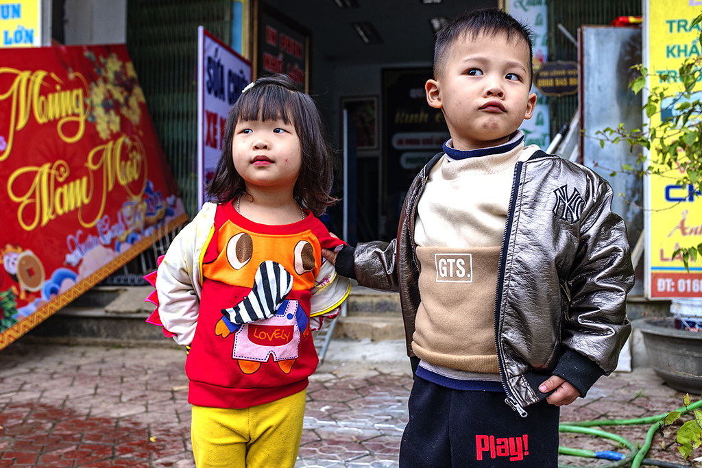 Two kids in old town--Si Ma Cai