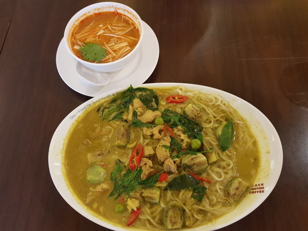 泰式青咖哩叻沙面 Thai rice Noodle "Kha Nom Jeen" w/Chicken Green Curry, 迷你冬阴功汤 Mini Tom Yam and 泰国冰奶茶 Thai Iced Tea (Cha Thai Yen) set rm$18.90 @ Black Canyon Restaurant in Summit USJ1