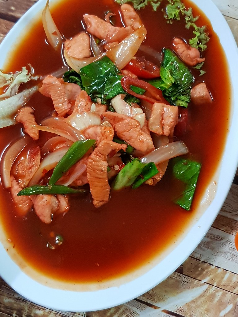马来辣椒红烧鸡 Ayam masak merah (2 portions) rm$10 @ Restoran Sari Natasha USJ16