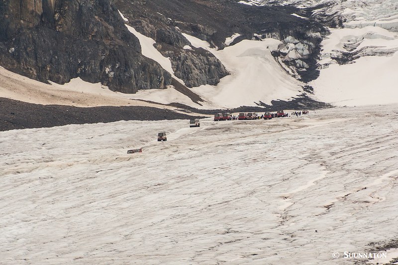 Athabasca Glacier ja Columbia Icefield Jasperin kansallispuistossa Kanadan Kalliovuorilla