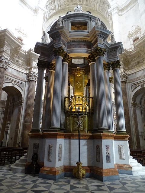 templete posterior altar mayor interior Catedral de la Santa Cruz de Cadiz 04