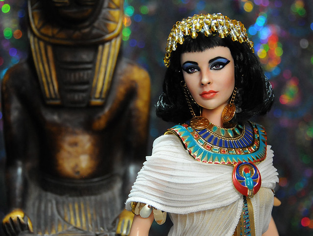 Elizabeth as Cleopatra