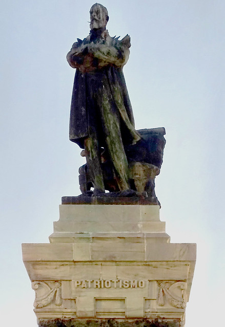 escultura monumento a Segismundo Moret en plaza de San Juan de Dios Cadiz 02-2