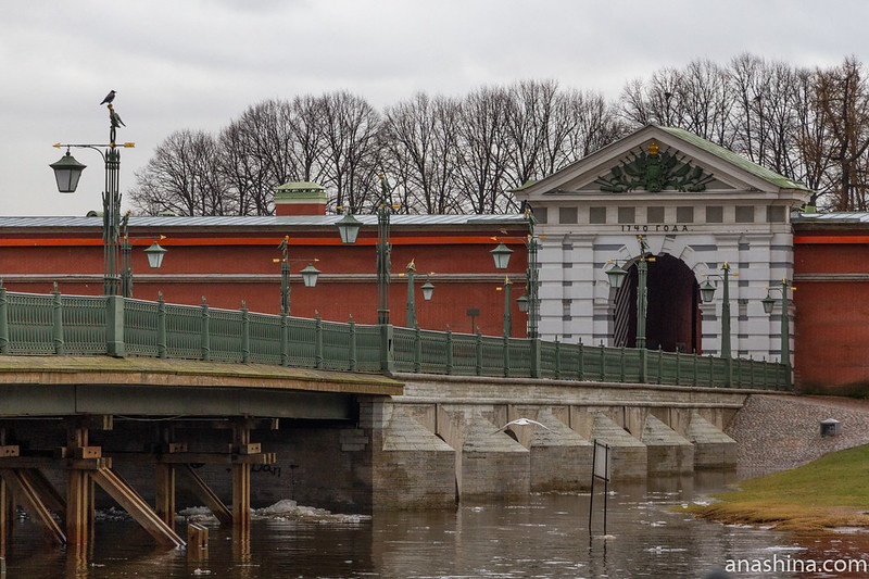 Иоанновский мост и Иоанновские ворота Петропавловской крепости, Санкт-Петербург