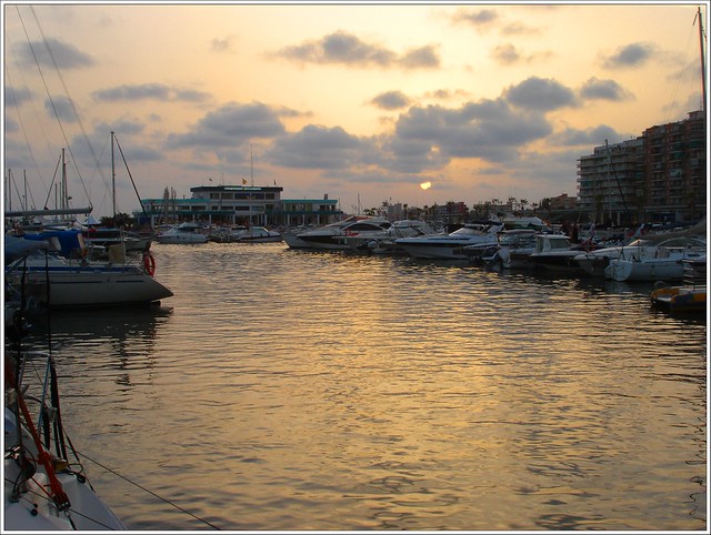 Atardecer en el Puerto./Sunset in the Harbour.