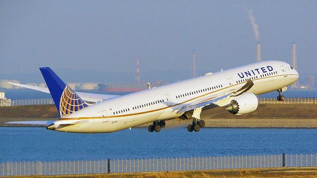 Boeing 787-10, N12002, United Airlines