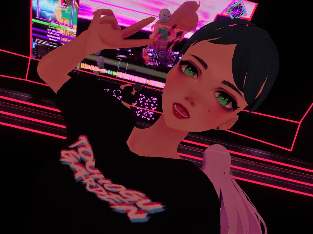 What's it like to dance in a VRChat club?