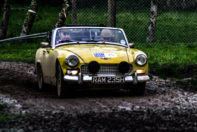 rally of the test MG yellow