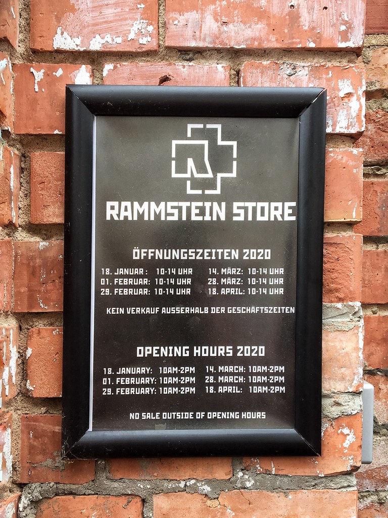 Rammstein Shopping, Am 29. Februar in Berlin
