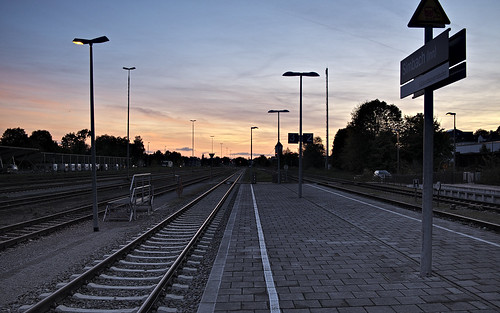 rhomboederrippel september 2019 fujifilm xe1 europe germany bavaria simbachaminn trainstation eveninglight platform sunset