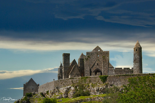 irland ireland europa europe burg ruine architektur architecture castle himmel wolken sky clouds felsen rocks goldcollection