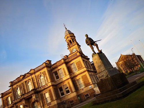 sunset sunshine building architecture llanelli townhall grand statue wales southwales golden evening