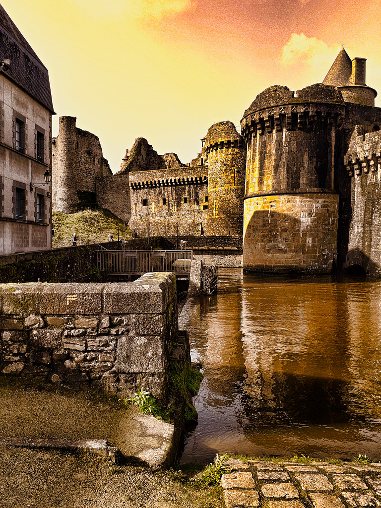 Fougères, château et douves. | ~~Marie du Val Couesnon~~ | Flickr