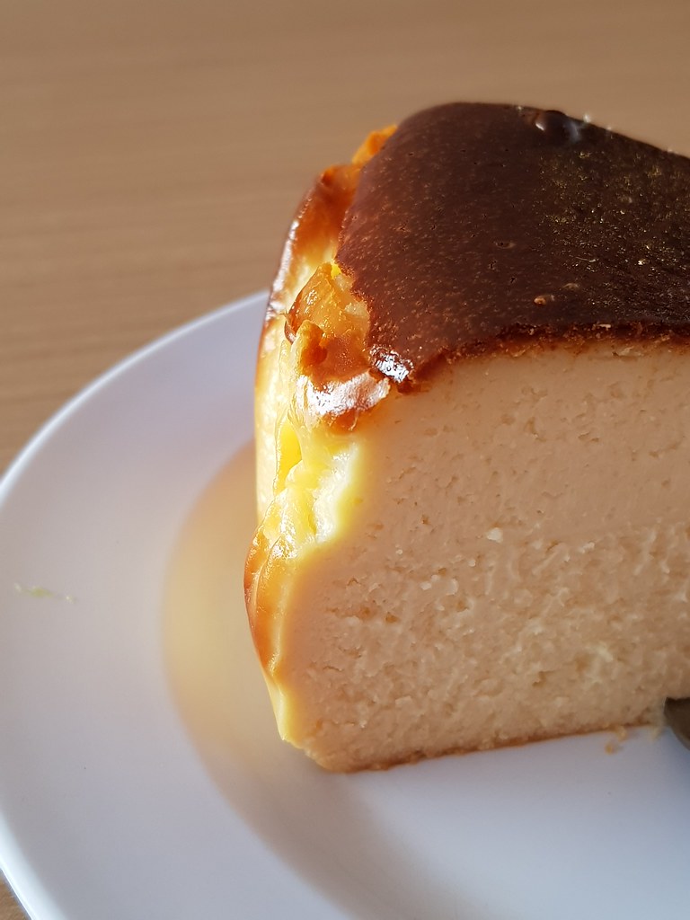 燒焦奶酪蛋糕 Burnt Cheese Cake rm$12 & 南洋茶 T3along Nanyang Savour Premium Tea rm$1 @ Blossom Deli Cafe SS2