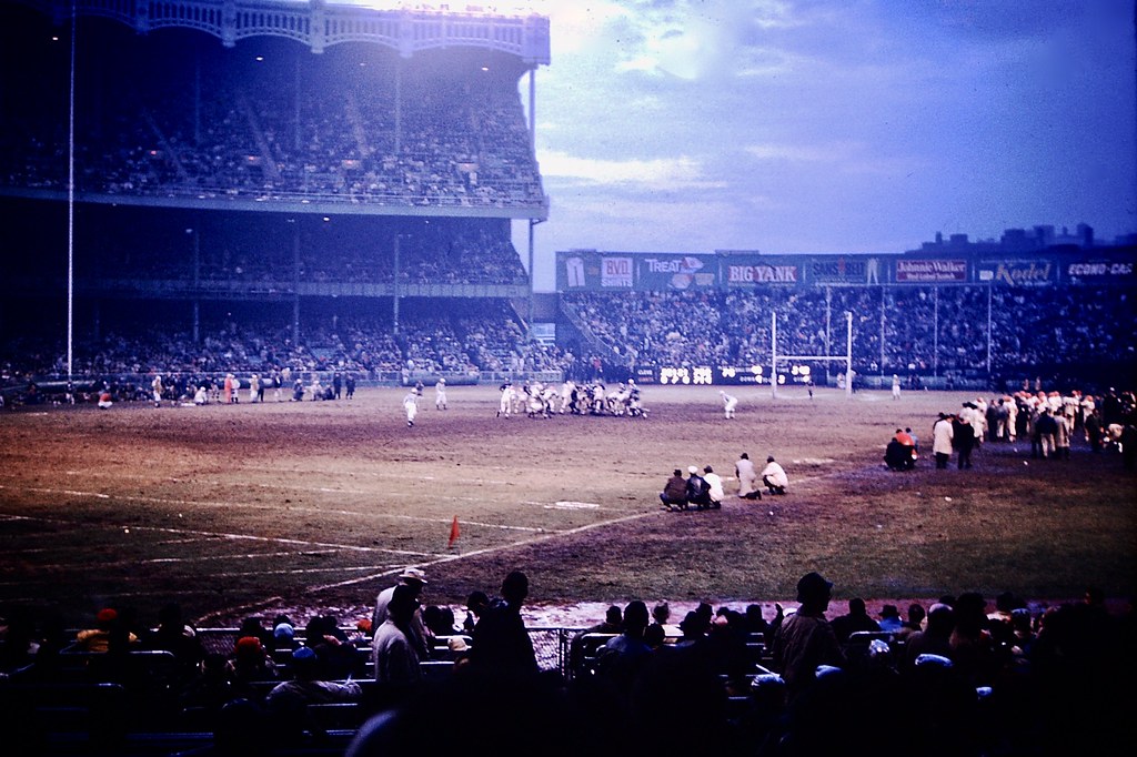 Found Photo - New York Giants v. Cleveland Browns, Yankee …