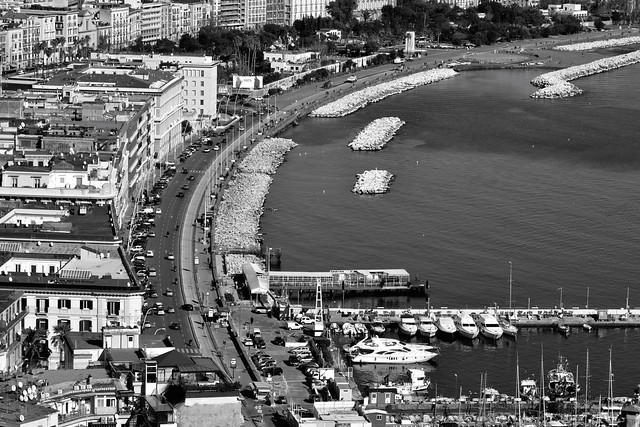 Napoli, via Caracciolo