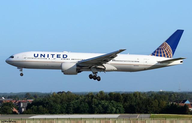 United Airlines Boeing 777-222(ER) N224UA
