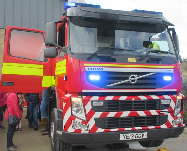 West Yorkshire Fire & Rescue Service (YE13 GGV)