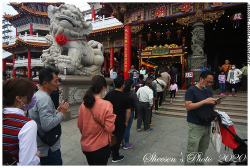IMG_7034 by sheesen, 土城鹿耳門聖母廟 - 初一拜拜 / 列隊祈福四時無災
ORTHODOX LU-ERH-MEN SHENG MU MIAO - The first day of prayer / Pray in lin
