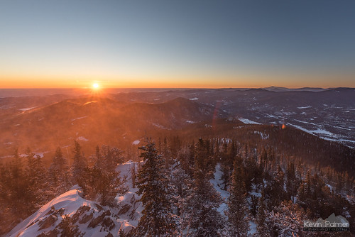 squawmountain colorado winter february nikond750 sigma14mmf18 early morning sunrise dawn sun clear sunstar snow cold firelookouttower blowingsnow windy rockymountains frontrange rockies forest trees gold golden sunlight