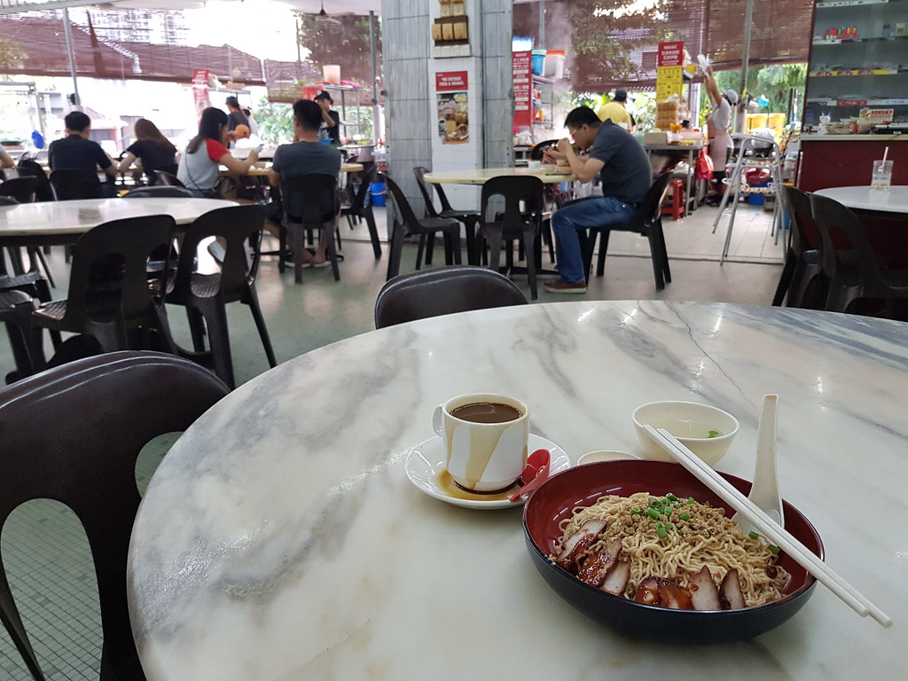 砂捞越面 Kolo Mee rm$6.50 & 咖啡 Kopi rm$1.90 @ Aubrey's Sarawak Kolo Mee stall in 福泰海鲜饭店 Restoran Hock Thai SS2