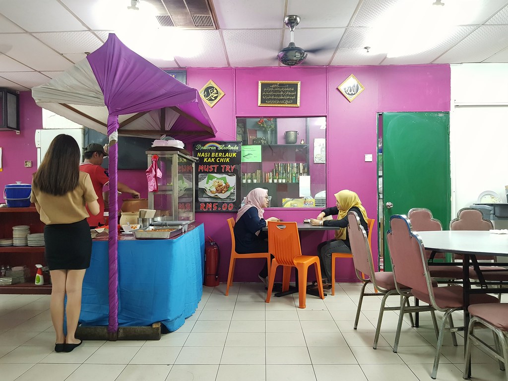 @ Nasi Berlauk Kak Chik in Restoran Haslinda PJ Phileo Damansara