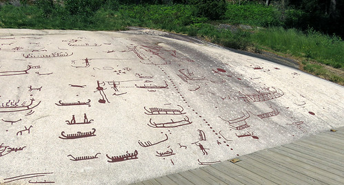 A large granite outcropping covered with petroglyphs of boats