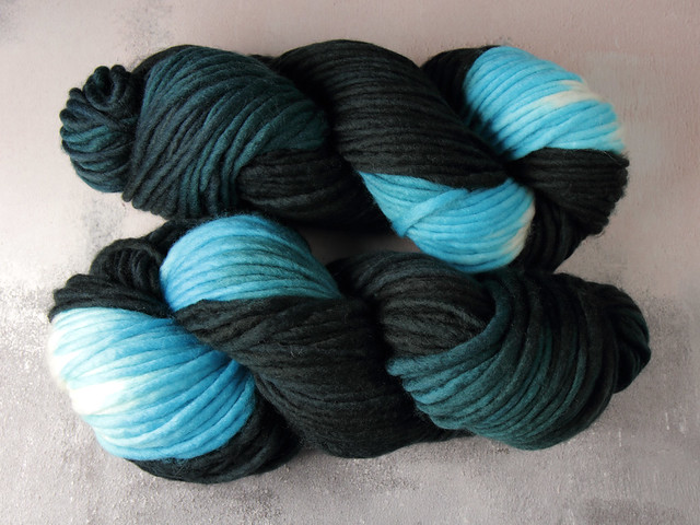 Phlump Merino – hand-dyed super chunky superwash pure wool yarn 200g – ‘Tsunami’