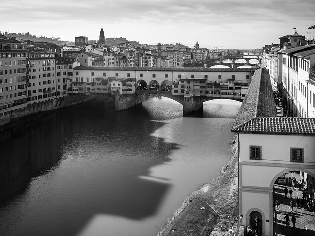 Ponte Vecchio, Arno River.jpg