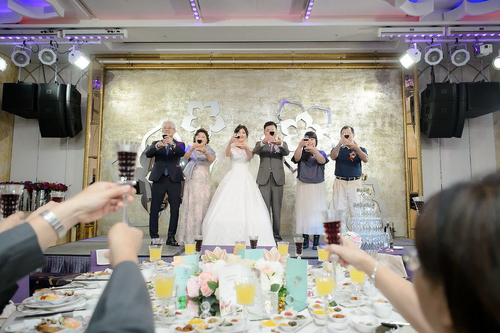 [婚禮攝影]明偉彩蓉 文定迎娶午宴@新店頤品飯店-最專業的團隊完成每場完美婚禮紀錄，拍的不只好更要快! #婚禮紀錄