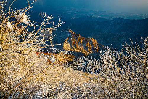 hiking landscape nationalpark nature outdoor outdoors snow sunrise travel wilderness winter frost korea mountain mountains mountainscape scnowscape seoraksan seoraksannationalpark southkorea winterlandscape winterscape sokchosi gangwondo