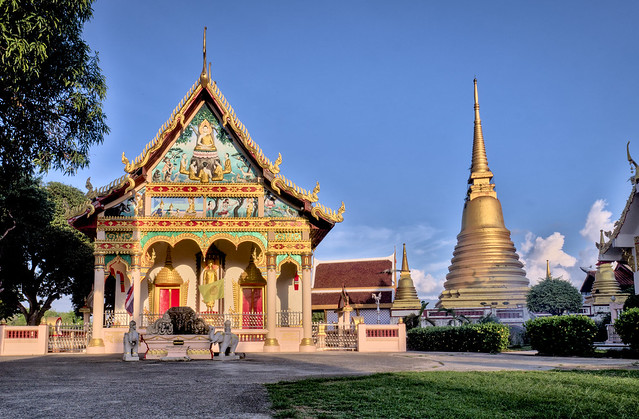 Evening Wat Bot Muang