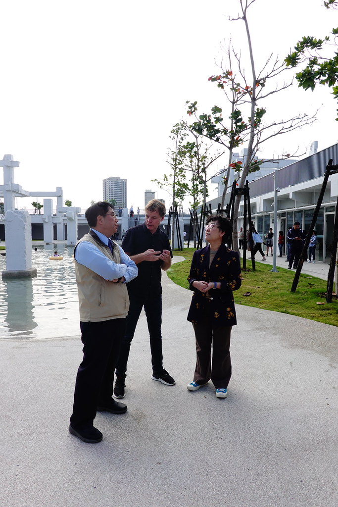 MVRDV主持建築師 Winy Maas（中）與台南市長黃偉哲（左）、副市長王時思（右）