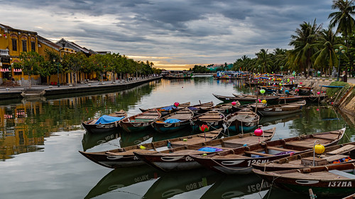 ホイアン クアンナム省 ベトナム lantern vietnam hoian boat river riverside water reflection dawn morning