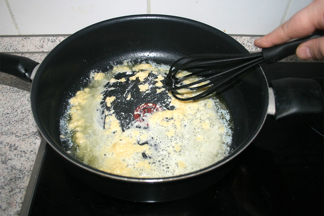 17 - Butter & Mehl verrühren / Stir butter with flour