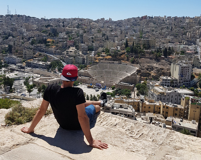 En Amman, divisando la ciudad bajo la llamada a la oración