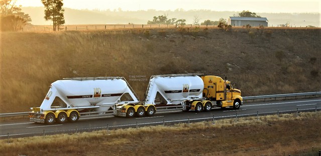 Kenworth Tankers Southbound Wandong