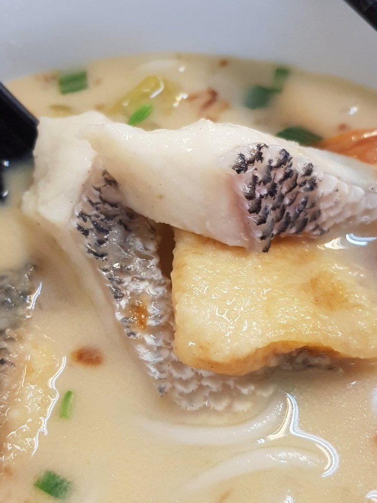 生鱼片配濑粉 Haruan Fish w/Laifun rm$17 @ SS20 Fish Head Noodle