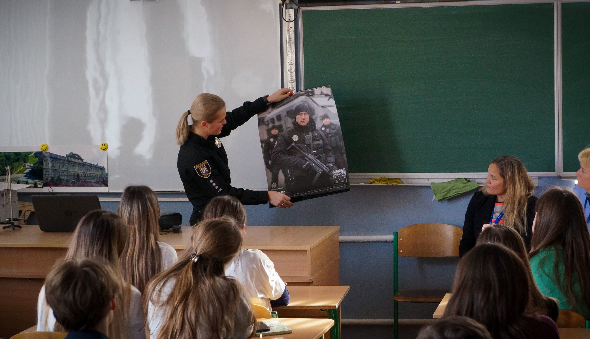 EUAM and UAWLE visit Kyiv school to speak about women in law-enforcement