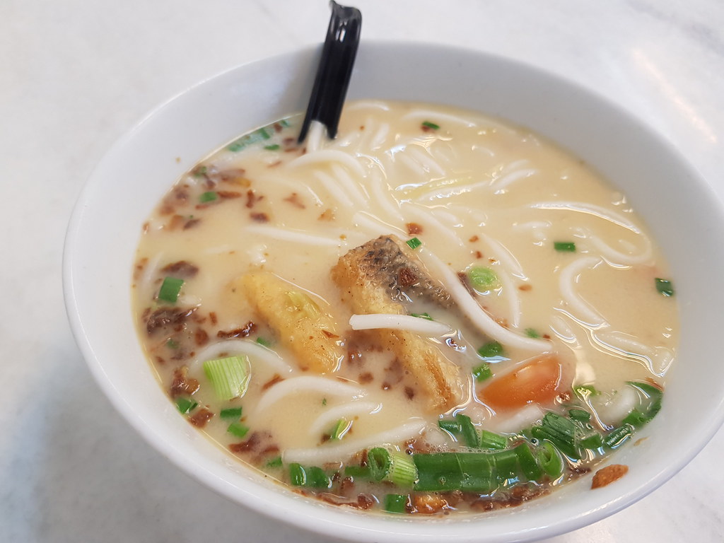 生鱼片配濑粉 Haruan Fish w/Laifun rm$17 @ SS20 Fish Head Noodle
