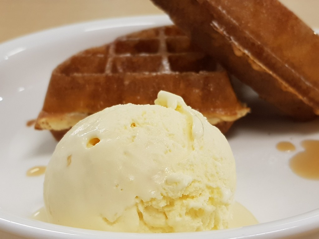 迷你華夫餅配檸檬草薑冰淇淋 Mini Waffles w/Lemongrass Ginger Ice Cream rm$15 @ IDC (Ice Cream Cafe) SS20