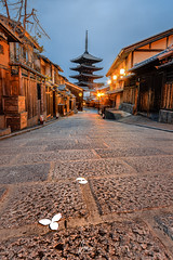 Yasaka Pagoda by the Ninenzaka alley