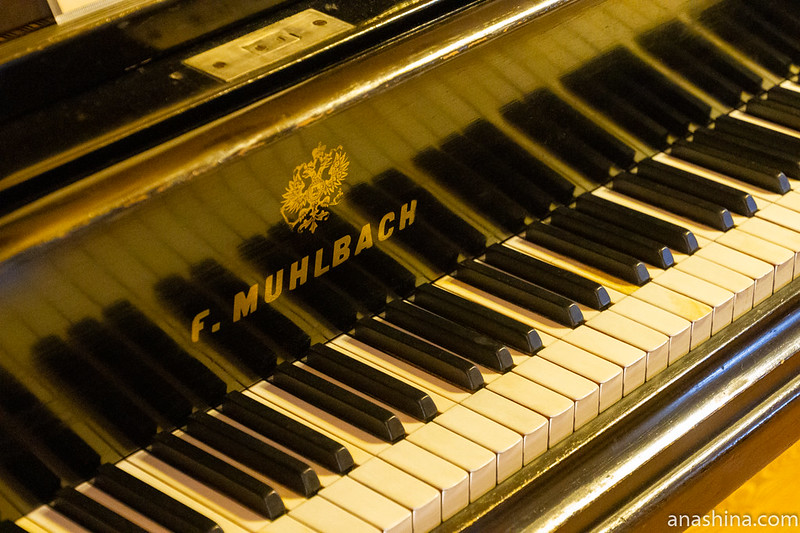 Кабинетный рояль-миньон F.Muhlbach (Ф.Мюльбах), музей-усадьба "Семья роялей" Владимира Виноградова