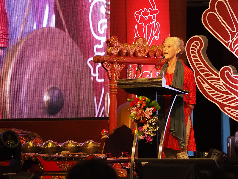 r. Jennifer Lindsay dari The Australian National University salah seorang pembicara di Simposium Internasional Kraton Jogja