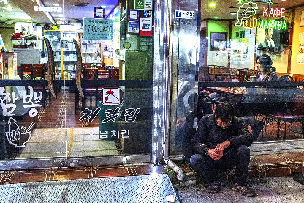 Man slumped outside Choryang-dong restaurant--Busan