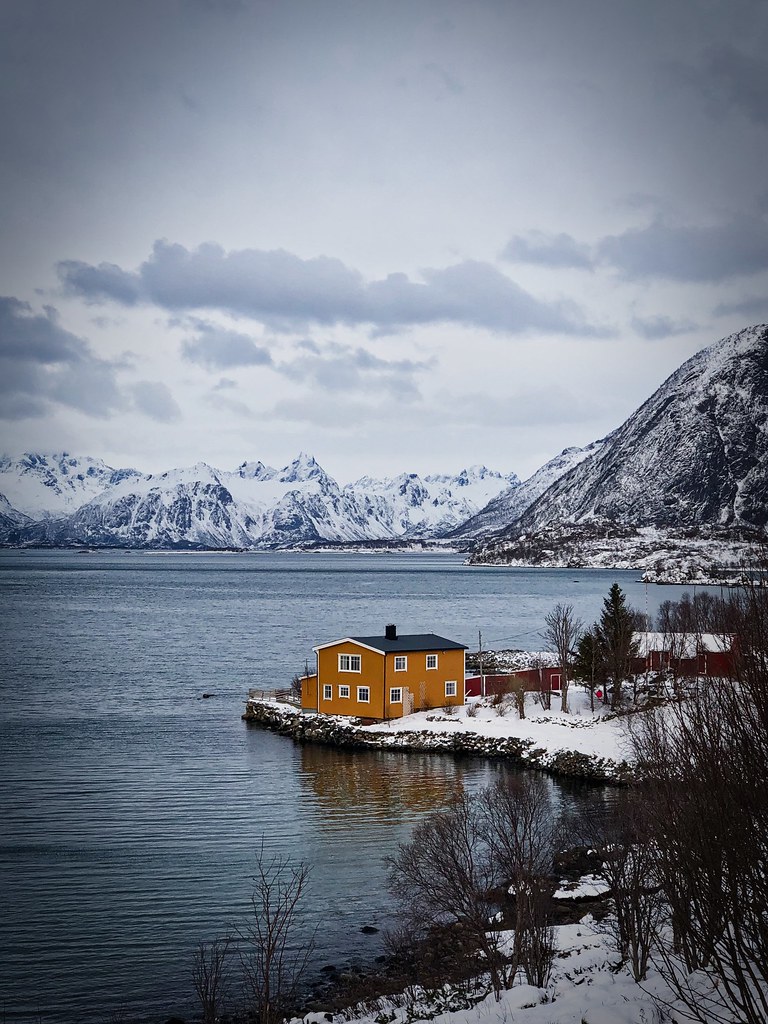 Lake house | Lake house in Hadsel, Lofoten Islands, Norway | d6v1d | Flickr