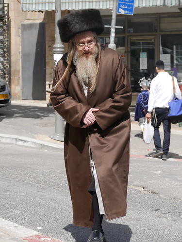 Chassid in the streets of Meah Shearim in Jerusalem on Shu… | Flickr