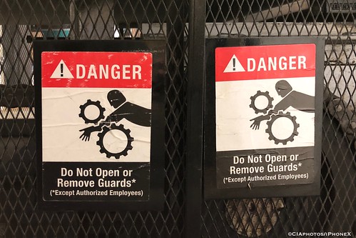 danger dangersigns sign signage warning warningsign conveyorbelt machinesign machinerywarning machinerysign