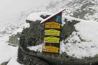 Sign post on the trail to Popradské pleso 2,5h
