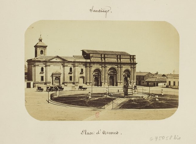 1858 vemos los trabajos del arquitecto Eusebio Chelli en l a Capilla del Sagrario y la Catedral de Santiago frente a la Plaza de Armas, imagen de Eugène  Maunoury